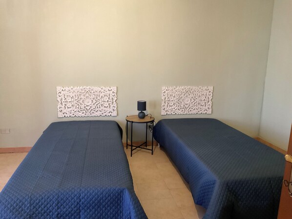 2 slaapkamers, een strijkplank/strijkijzer, gratis wifi, beddengoed
