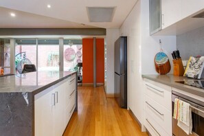 Fridge, microwave, oven, stovetop - Espresso Lane House – Modern Luxury Retreat (Fremantle)