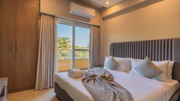 Lägenhet Deluxe - balkong - utsikt mot trädgården