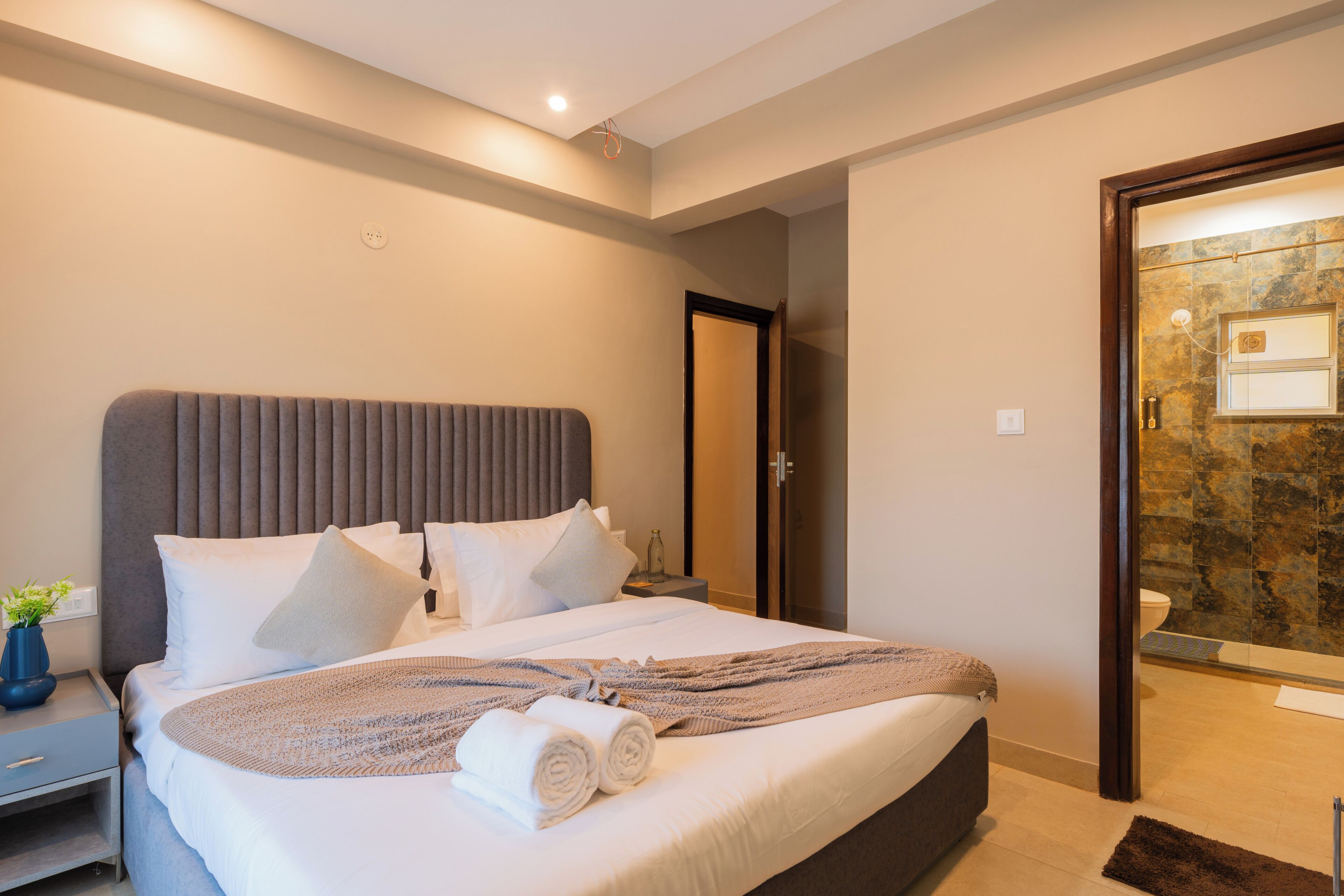 Deluxe-Apartment, Balkon, Gartenblick | Bügeleisen/Bügelbrett, kostenloses WLAN