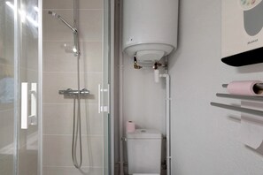 Unclassified image, 4 of 30, button - Studio Apartment 'Soleil et Montagne' with Lake View and Balcony (Les Angles)