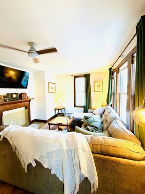 TV - Duluth Condo In Chester Creek (Duluth)