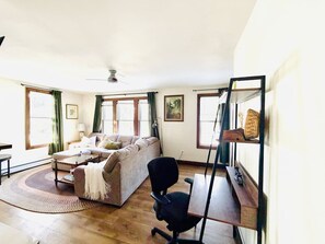 TV - Duluth Condo In Chester Creek (Duluth)