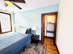Desk, iron/ironing board, WiFi - Duluth Condo In Chester Creek (Duluth)