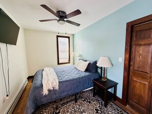 Desk, iron/ironing board, WiFi - Duluth Condo In Chester Creek (Duluth)