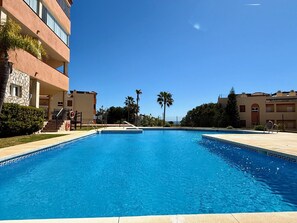 Outdoor pool - Riviera 2-Bedroom Apartment with Pool, Balcony & Sea Views (Calahonda)