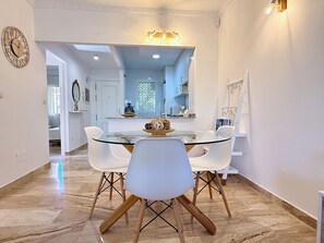 Dining - Riviera 2-Bedroom Apartment with Pool, Balcony & Sea Views (Calahonda)