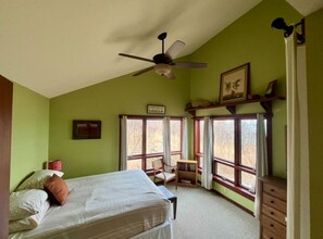 Travel cot, WiFi, bed sheets - Gooseberry state park access | Cabin on Superior (Two Harbors)