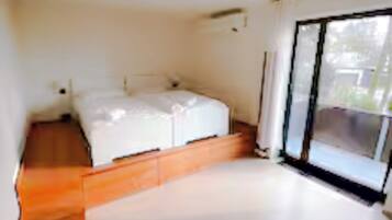 WiFi, bed sheets