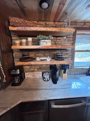 Fridge, microwave, oven, stovetop - Coosawattee Mountain Lodge | Copper Soaking Tub · Hot Tub · Game Room | Ellijay (Ellijay)