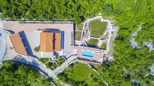 Rustic Villa Fragola With Heated Pool