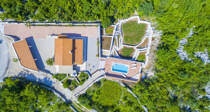 Rustic Villa Fragola With Heated Pool