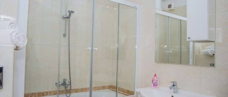 Appartement, balcon, vue sur la mer | Salle de bain