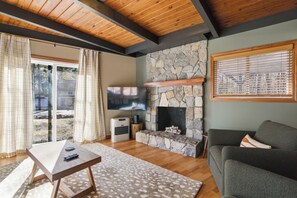 Smart TV y chimenea