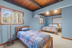 4 bedrooms, iron/ironing board, free WiFi, bed sheets