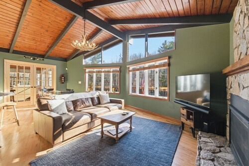 Gunstock Chalet - Close to Gunstock, BNH Pavilion Concerts, and Lake Winni