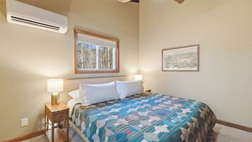 4 bedrooms, iron/ironing board, free WiFi, bed sheets
