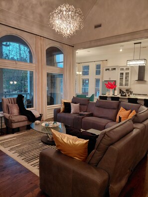 Living area - World Cup FIFA Multi Family Retreat Near Airport (Atlanta)