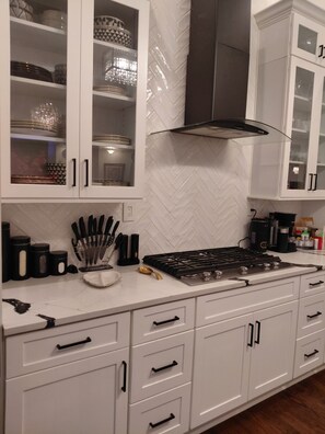 Private kitchen - World Cup FIFA Multi Family Retreat Near Airport (Atlanta)