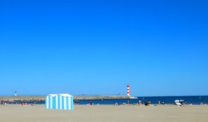 Beach nearby - Apartment 'Le Bateau' with Sea View, Private Terrace and Air Conditioning (Port-la-Nouvelle)