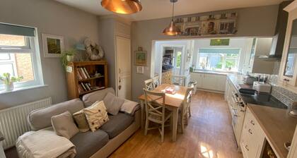 Bright & spacious 4-bedroom bungalow with garden