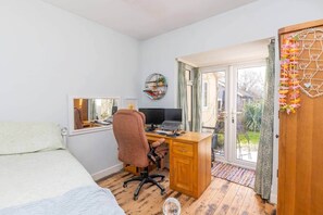 4 chambres, fer et planche à repasser, Wi-Fi, draps fournis