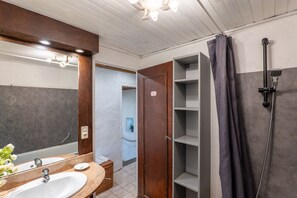 Shower, towels