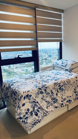 Room - Stunning CBD Apt| Level52 | Furnished | Pool & Gym (Melbourne)
