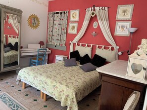Room - Charming bed and breakfast in Giono country. (Manosque)