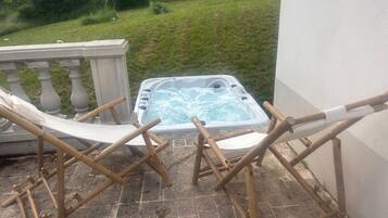 Bain à remous extérieur