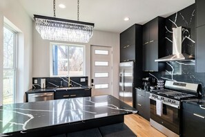 Paper towels - Bachelor/ette Gem in E Austin 3BR, 2.5 BA, Sleeps 11 + Cowboy pool (Austin)