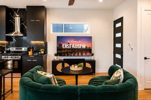 Interior - Cowboy Pool, Creek View, Arcade Games & Sleeps 11 (Austin)