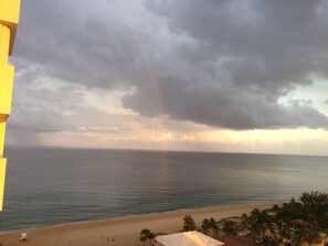 Beach - Spectacular Ocean Front - 1 bedroom condo. Breathtaking Views and Beach Access.. (Pompano Beach)