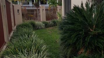 House, 5 Bedrooms, Private Pool | Garden