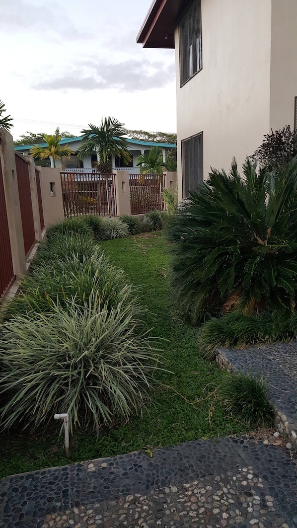 Maison, 5 chambres, piscine privée | Jardin