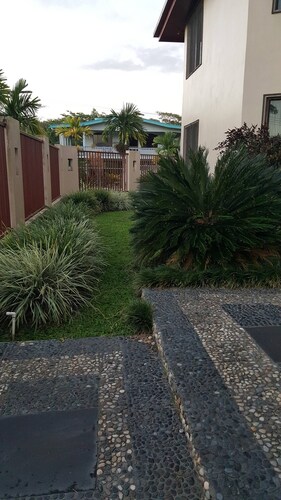 Seaview Drive, Executive Home