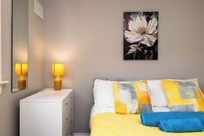 3 habitaciones, tabla de planchar con plancha, internet y ropa de cama 