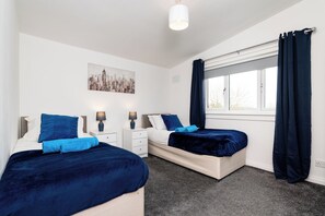 3 bedrooms, iron/ironing board, Internet, bed sheets - Stay In Fife Glenrothes | Work Stay | Van Parking (Glenrothes)
