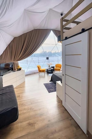 1 bedroom, free WiFi, bed sheets. Glamp Glamour - Ranczo Targówka