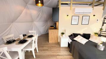1 bedroom, free WiFi, bed sheets