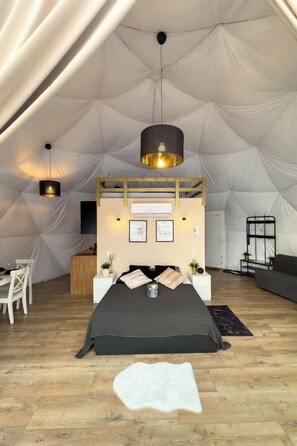 1 bedroom, free WiFi, bed sheets