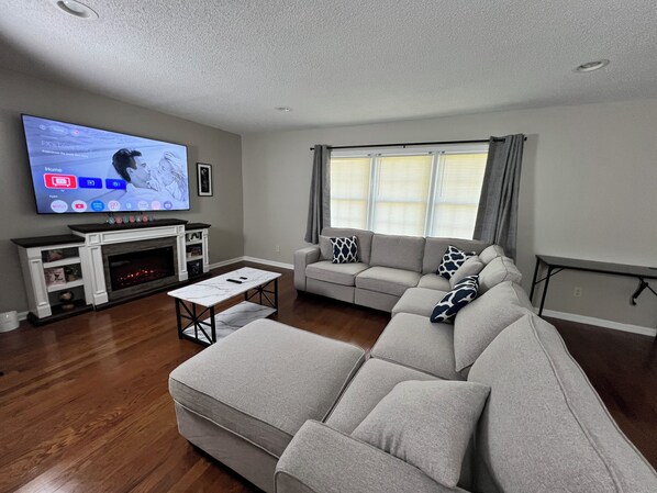 Living area - Fantastic 6-bedroom house with AC in Byron GA (Byron)