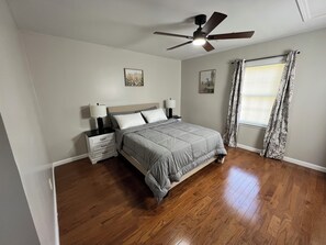 6 bedrooms, iron/ironing board, WiFi, bed sheets - Fantastic 6-bedroom Hideaway in Byron GA (Byron)