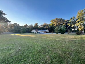 Property grounds - Fantastic 6-bedroom Hideaway in Byron GA (Byron)