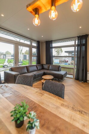 TV - Lodge 44 | 6 persoons chalet in Zennewijnen (Zennewijnen)