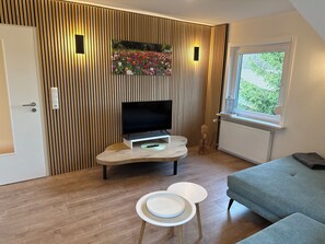 Living area - Cozy vacation apartment in Hahnenklee/Harz right on the edge of the forest with a large garden (Goslar)