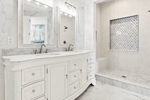 Towels - Luxury Gulf Front Penthouse SBT 205E with 3 Gulf front Bedrooms (Destin)