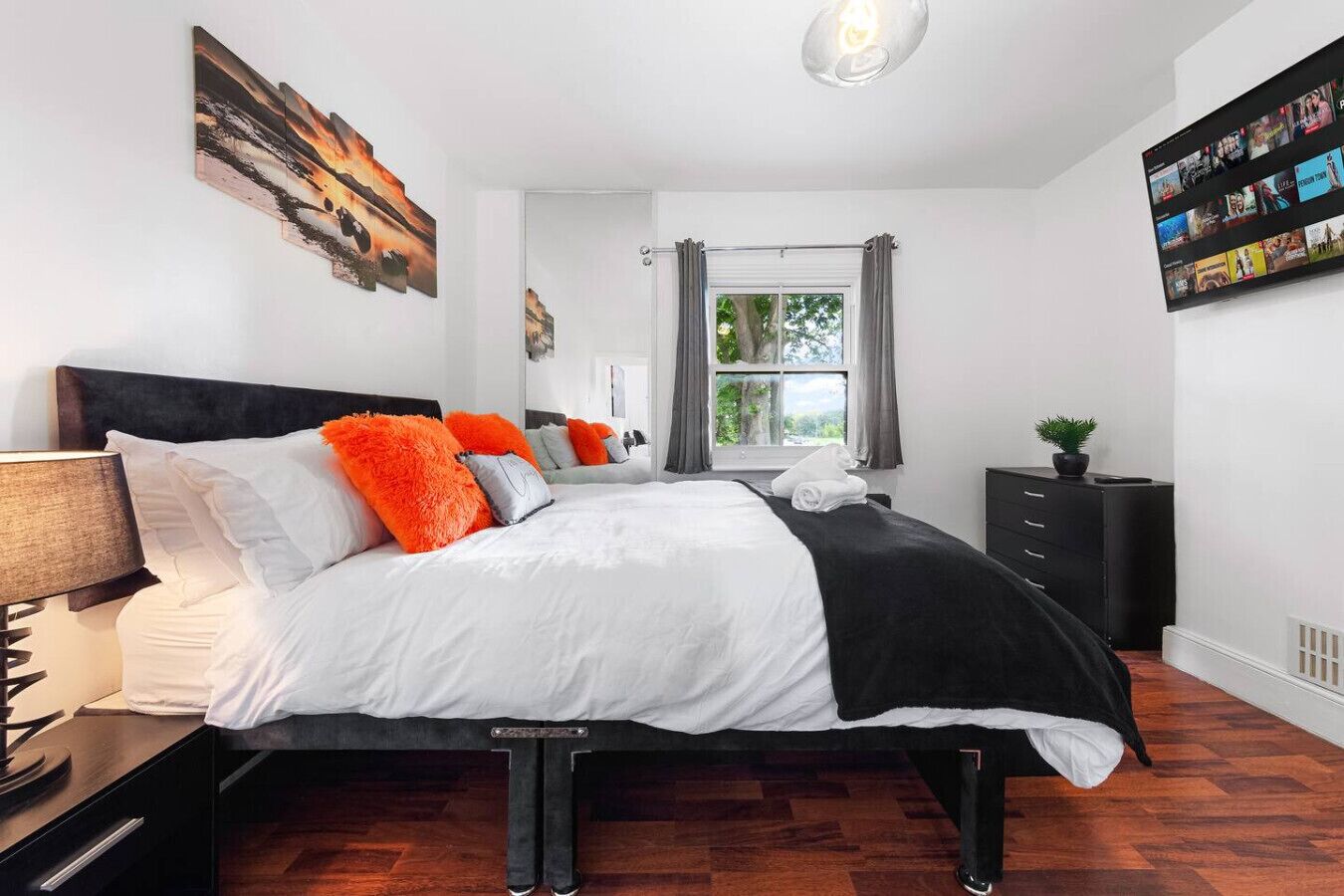 Desk, iron/ironing board, WiFi, bed sheets
