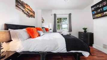 Desk, iron/ironing board, WiFi, bed sheets