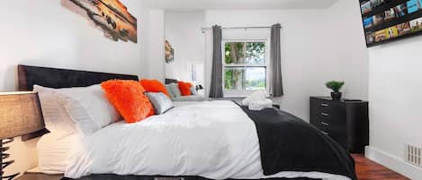 Desk, iron/ironing board, WiFi, bed sheets